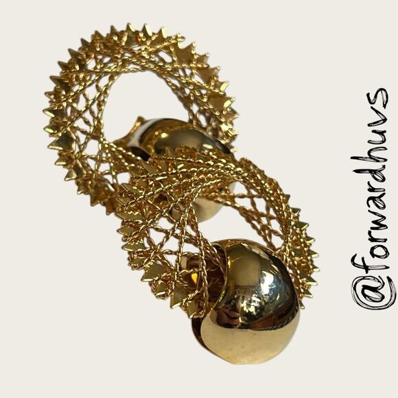 Vintage Gold-Tone Clip-On Earrings – Textured Starburst Design - Picture 9 of 13